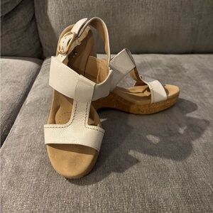 Clark’s Women's White Cork Wedge Sandals - Comfortable Strappy Heels. Sz 8.5